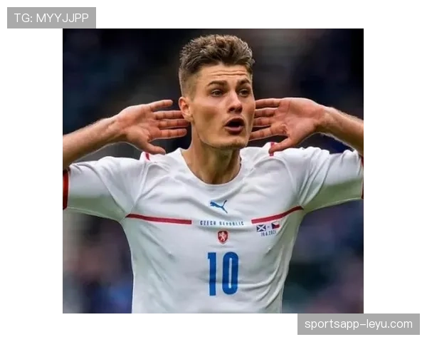 哈弗茨崭露头角:新一代巨星或重塑欧洲足球格局 哈弗茨崭露头角:新一代巨星或重塑欧洲足球格局