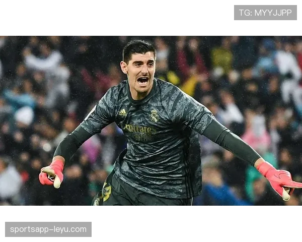 库尔图瓦荣登世界门将榜首，职业生涯迎来新辉煌