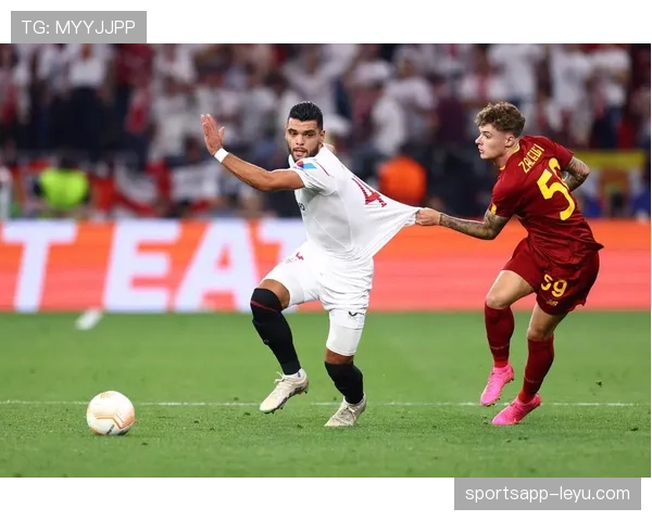 塞维利亚点球英雄闪耀赛场，助球队迎来关键胜利