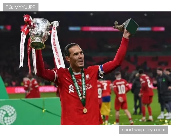 范戴克格罗宁根首秀惊艳全场,新星崛起引多方关注 范戴克格罗宁根首秀惊艳全场,新星崛起引多方关注