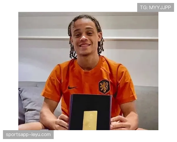 哈维·西蒙斯持续闪耀荷甲赛场,助力球队强势领跑积分榜