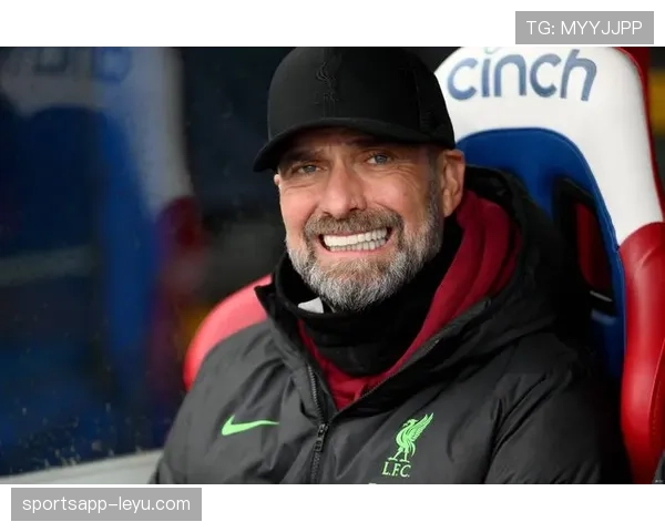 奥马尔·哈钦森在英超赛季中持续提升,助力球队争夺冠军显示竞争力增强 奥马尔·哈钦森在英超赛季中持续提升,助力球队争夺冠军显示竞争力增强