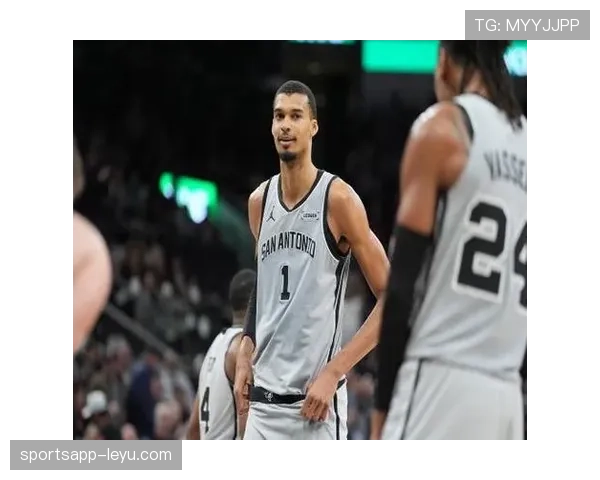 维克托文班亚马挡拆创造35分高效输出，超越新秀同期表现